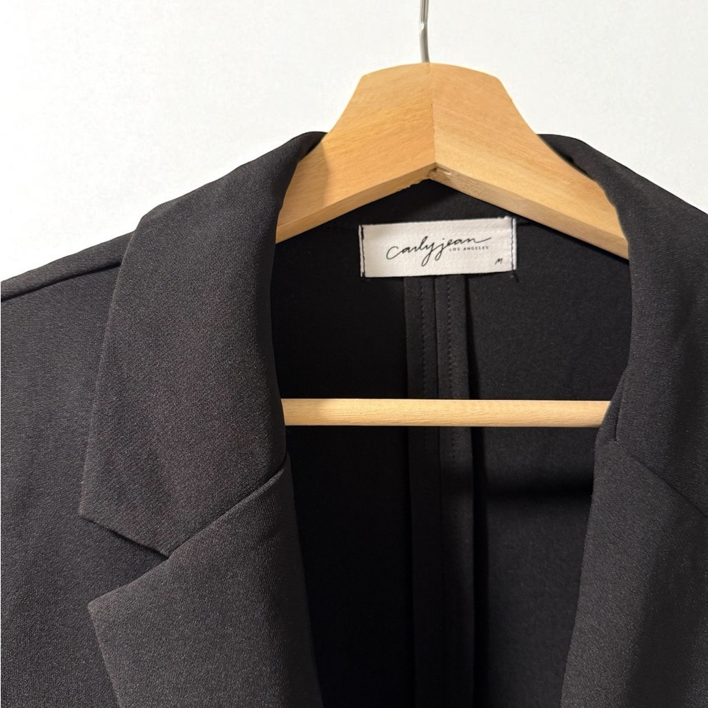 Carly Jean Los Angeles Black Blazer - Picture 2 of 2